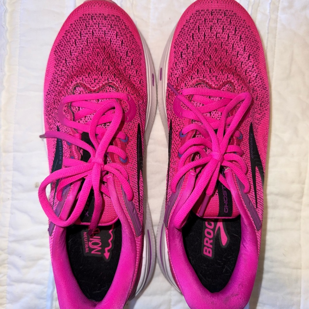 Brooks Ghost Max pink glo/purple/black shoes size 9.5